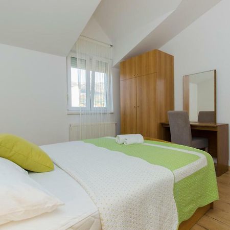 Apartmani Skelin***/**** Kaštela Exterior foto