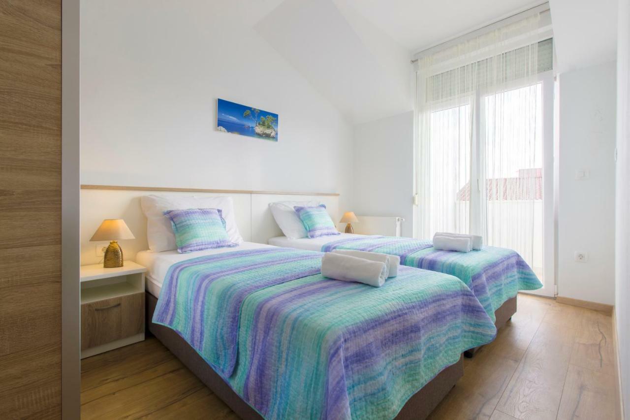 Apartmani Skelin***/**** Kaštela Exterior foto