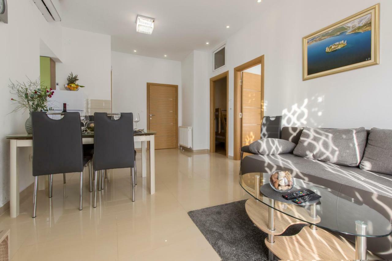 Apartmani Skelin***/**** Kaštela Exterior foto