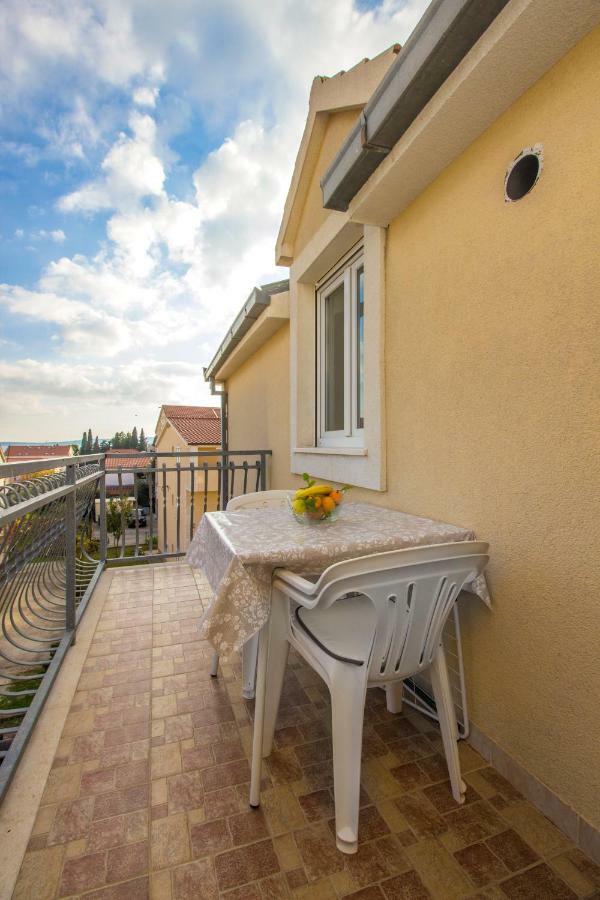 Apartmani Skelin***/**** Kaštela Exterior foto