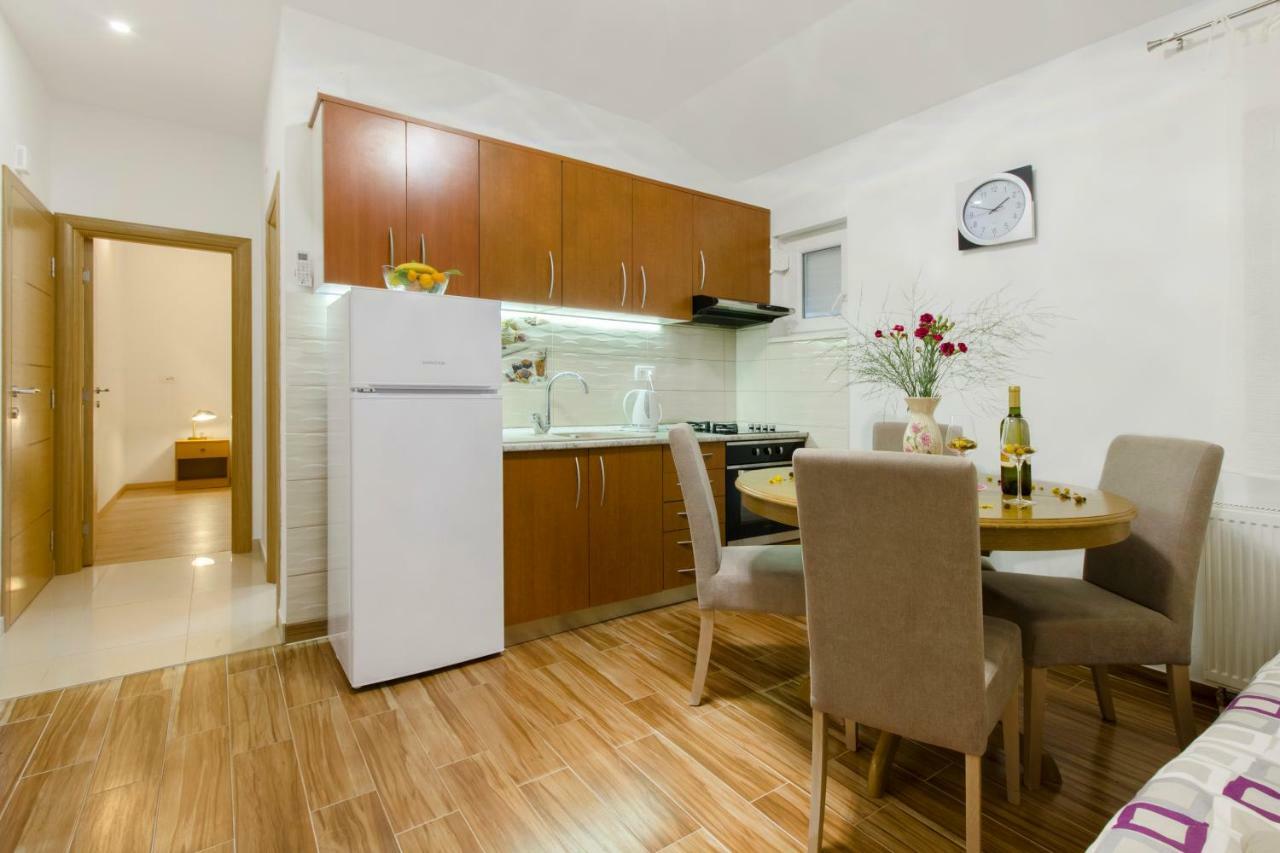 Apartmani Skelin***/**** Kaštela Exterior foto